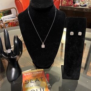 Three piece jewelry set